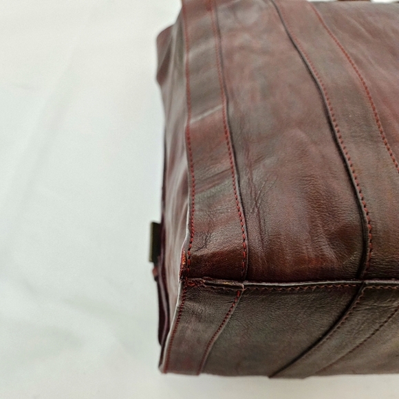 Falor Slide Lock Tote Bag In Burgundy Italian Leather - Picture 6 of 11